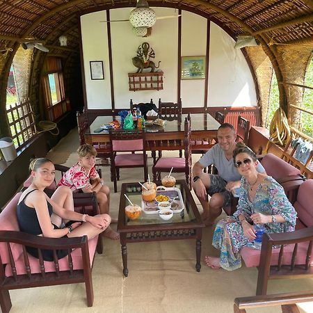 Готель Thara'S Houseboat Alappuzha Екстер'єр фото