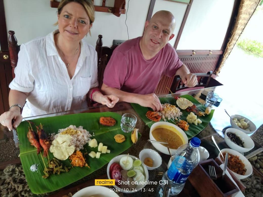Готель Thara'S Houseboat Alappuzha Екстер'єр фото
