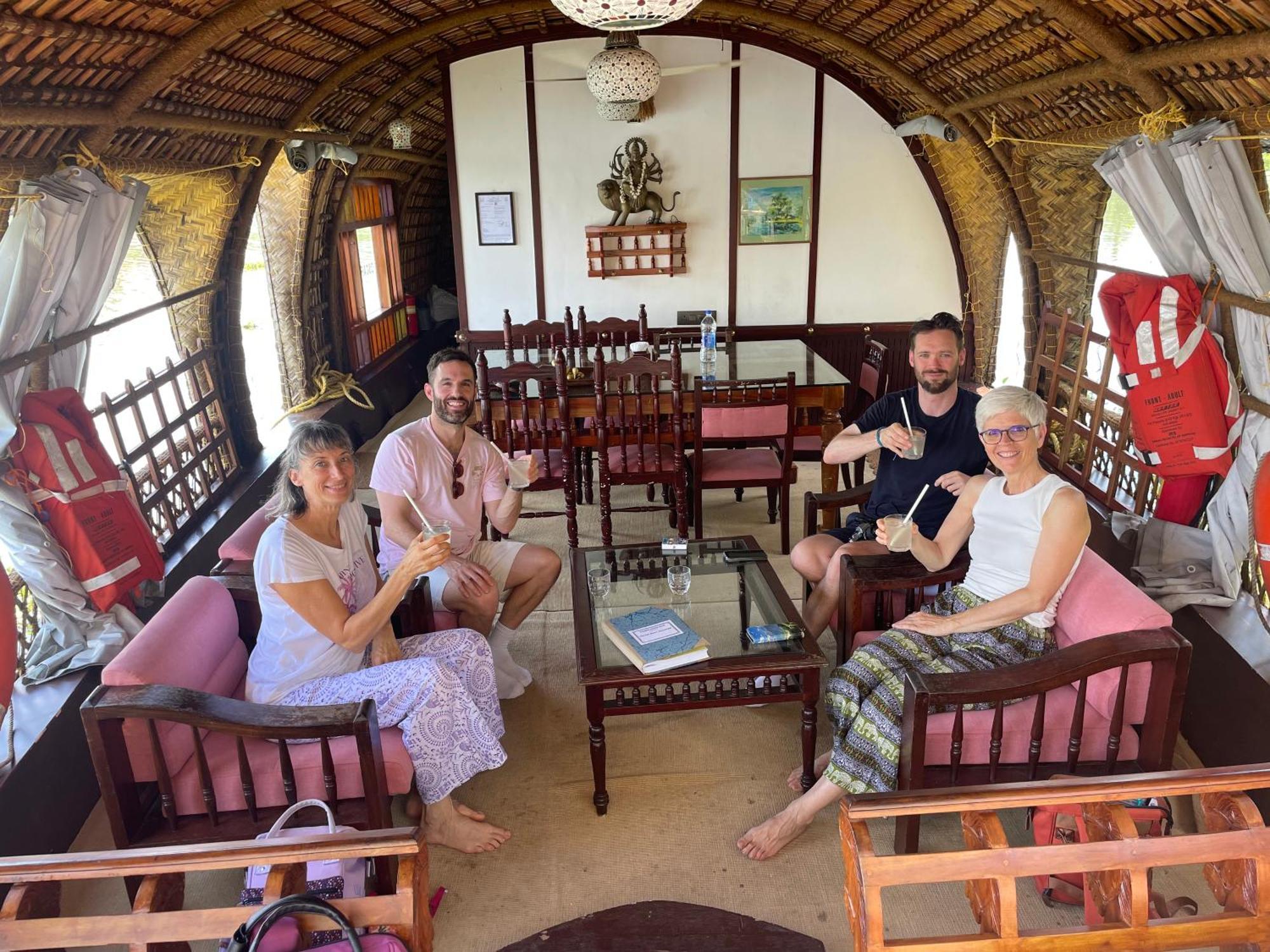 Готель Thara'S Houseboat Alappuzha Екстер'єр фото