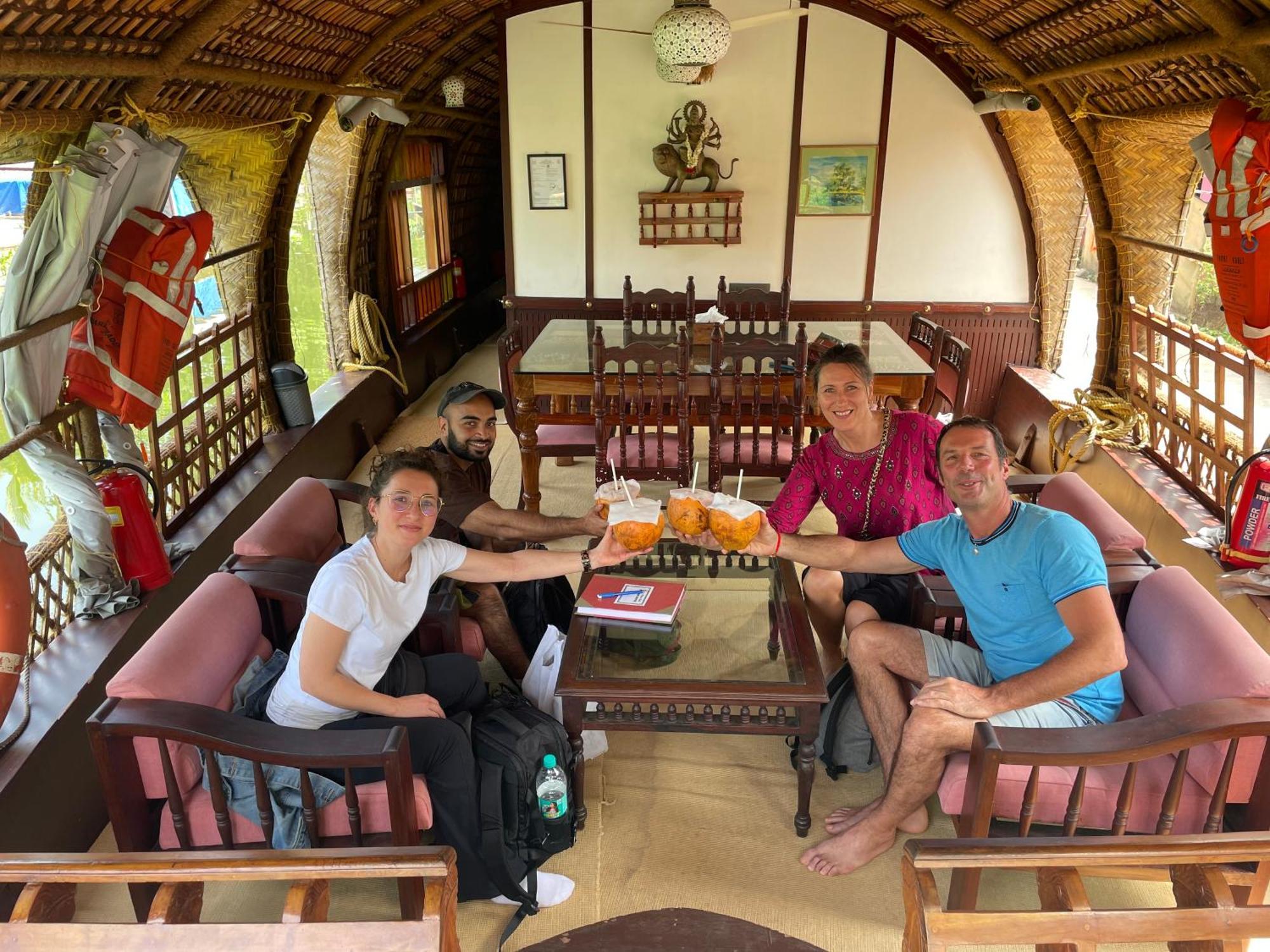 Готель Thara'S Houseboat Alappuzha Екстер'єр фото